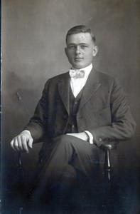 Photo of Max Dausin
